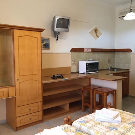 ארילס Eleni Apartments מראה חיצוני תמונה