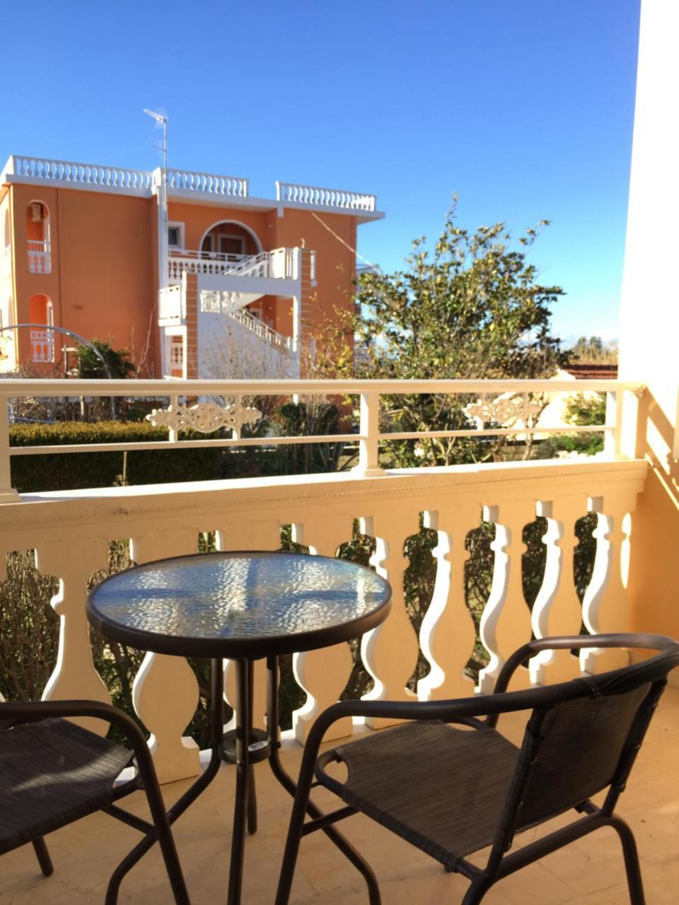 ארילס Eleni Apartments מראה חיצוני תמונה