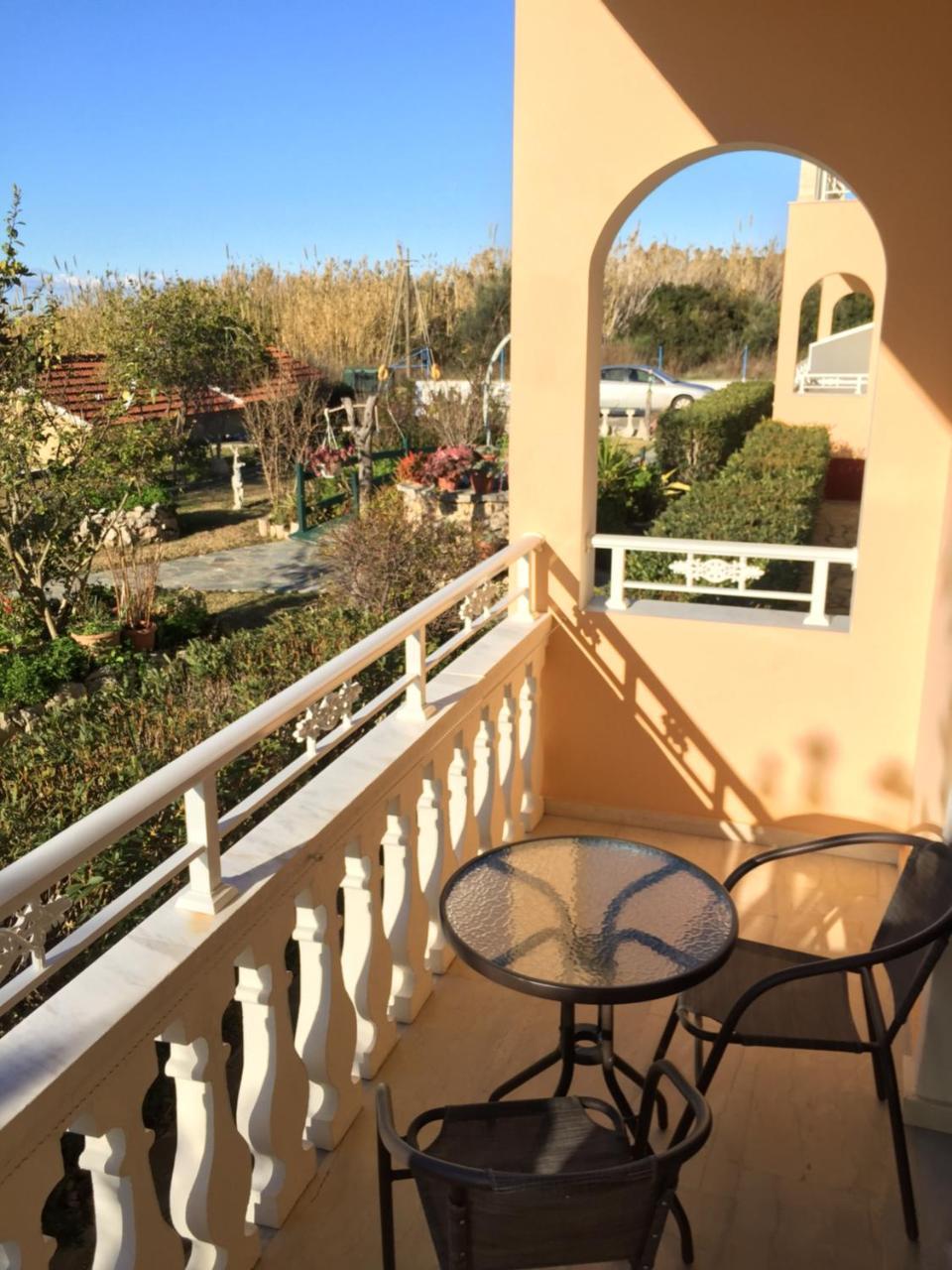 ארילס Eleni Apartments מראה חיצוני תמונה